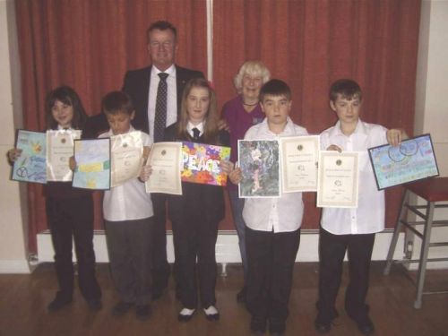 Lion Pres Simon & Emma with entrants